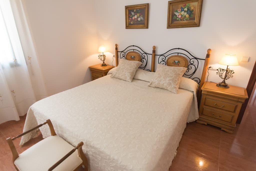 Casa con dormitorio amplio y luminoso